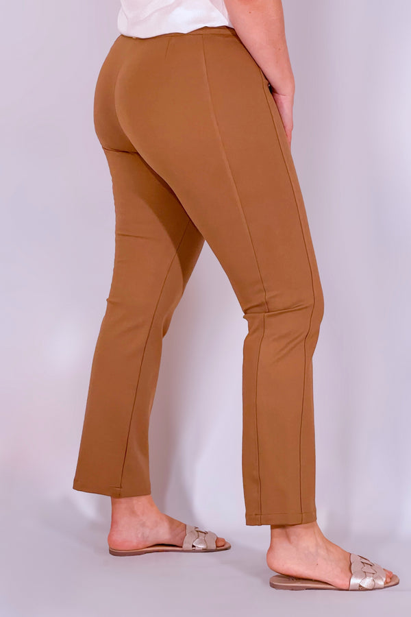 Pantalón con cortes