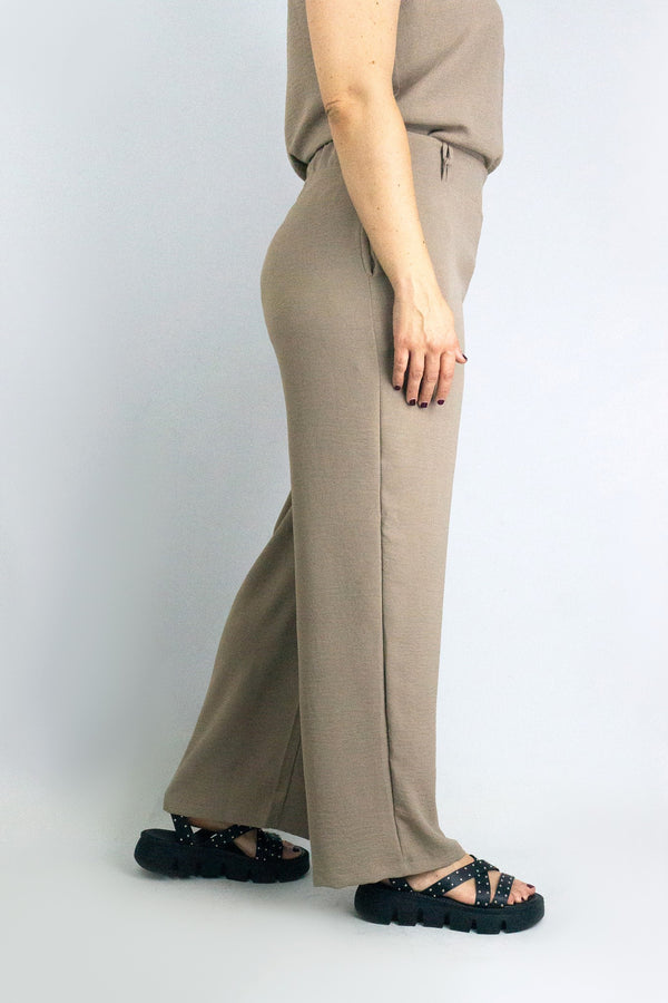 Pantalón con detalle de pasador