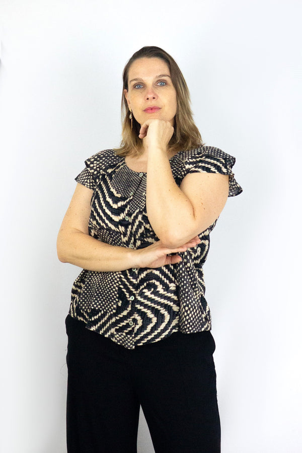Blusa cuello redondo con perilla