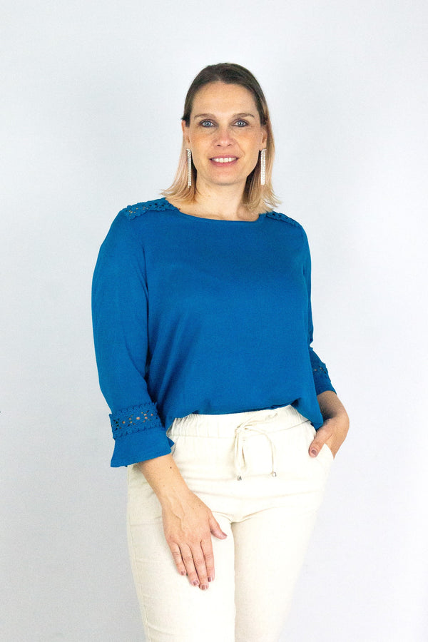 Blusa cuello redondo con bolillo