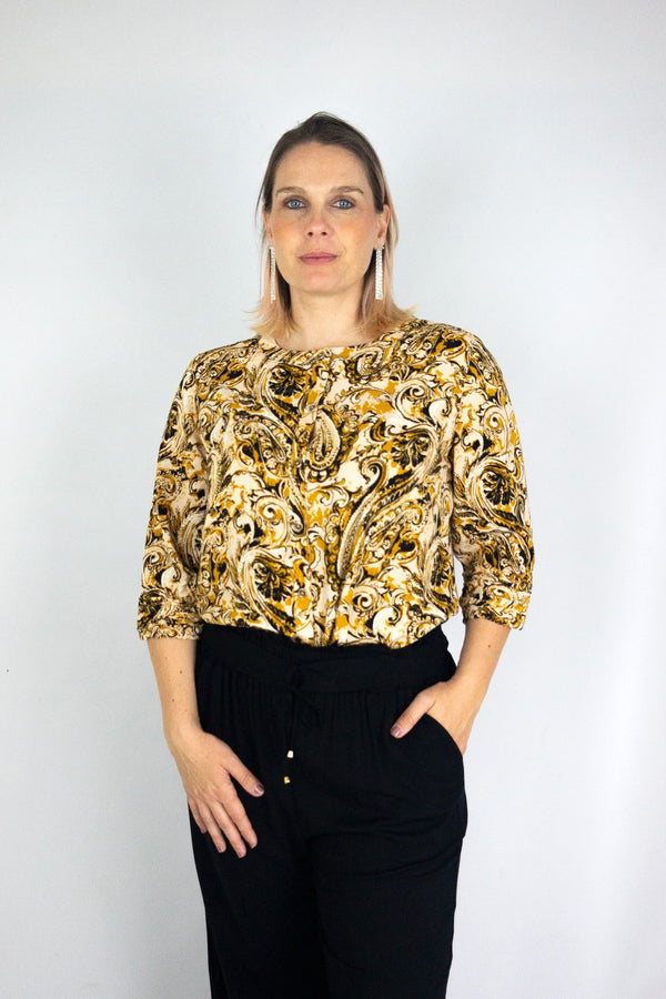 Blusa cuello redondo con perilla