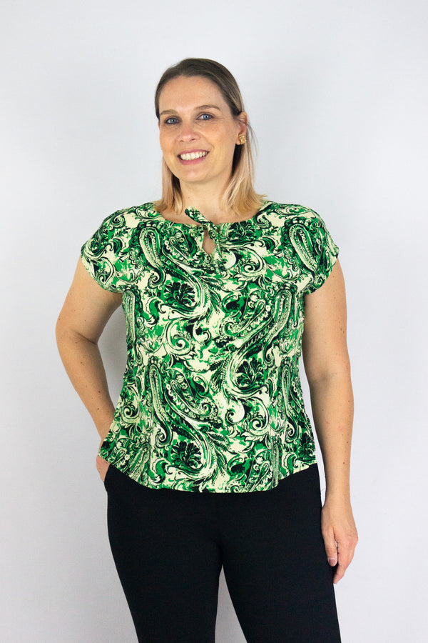 Blusa con abertura y tira