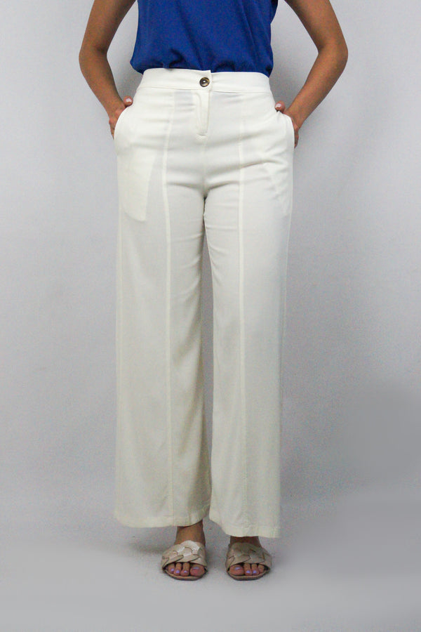 Pantalón silueta amplia con cortes