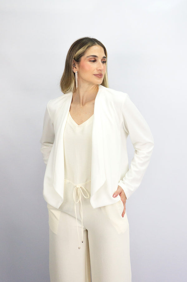 Chaqueta con cortes