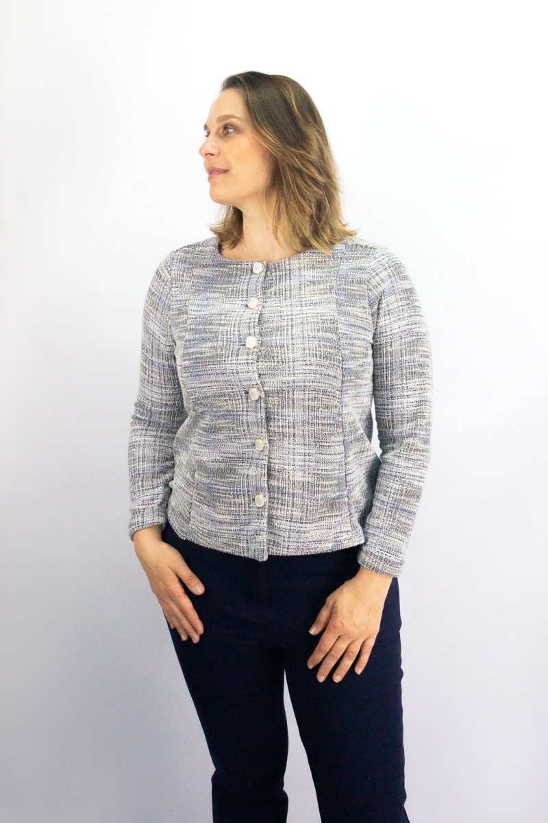 Chaqueta con cortes